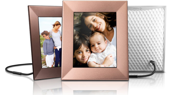 An AWESOME Tech Gift For Valentine's Day is a Nixplay Iris Photo Frame