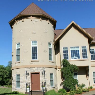 Goldmoor Inn Offers Romantic Inn and Suites