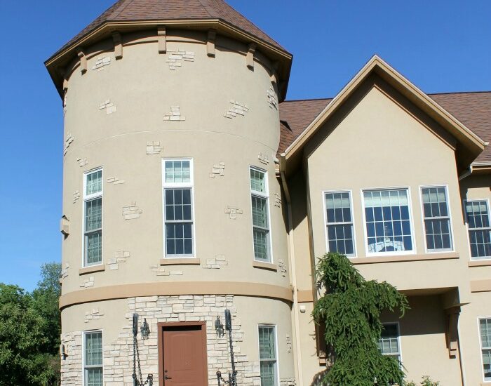 Goldmoor Inn Offers Romantic Inn and Suites