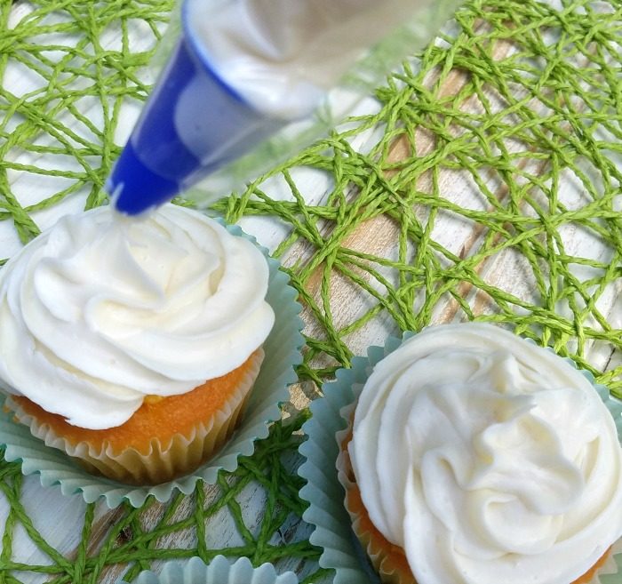 How to easily frost cupcakes