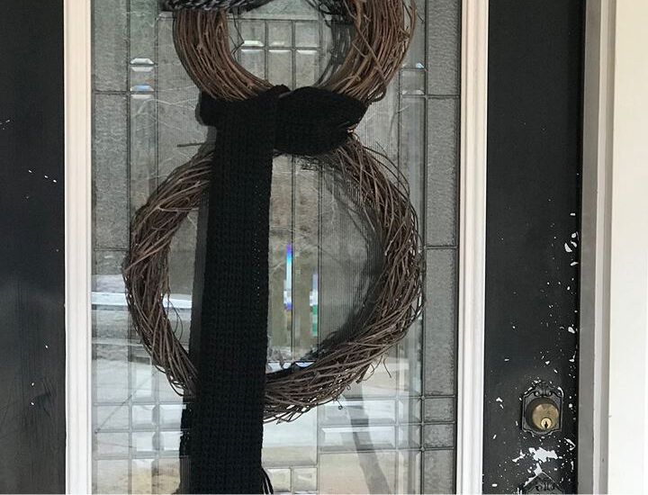 DIY Grapevine Snowman Wreath
