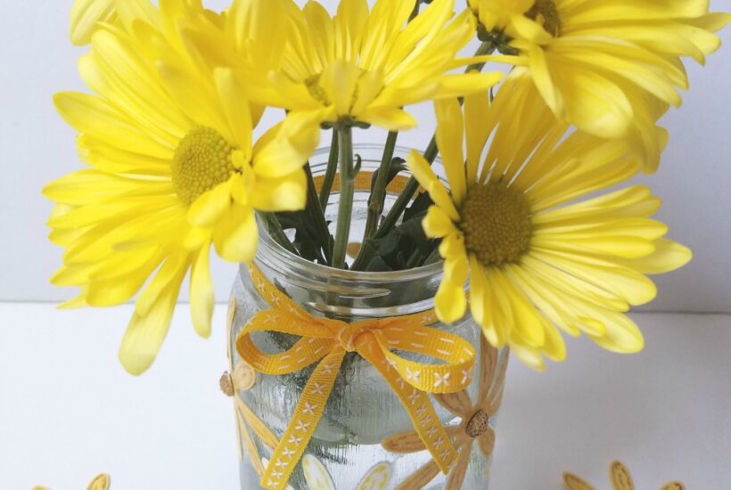 Easy DIY Daisy Mason Jar Vase