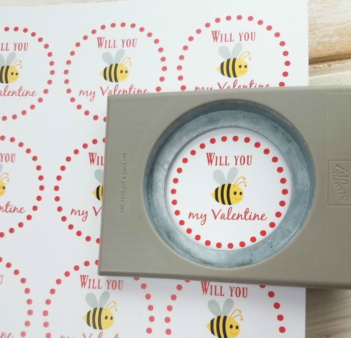 Simple Valentine Gifts for Friends &amp; FREE Printable - Outnumbered 3 to 1