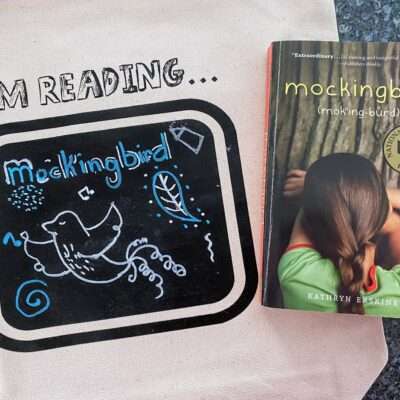"I'm Reading..." Chalkboard Tote Bag Shows off What You are Reading