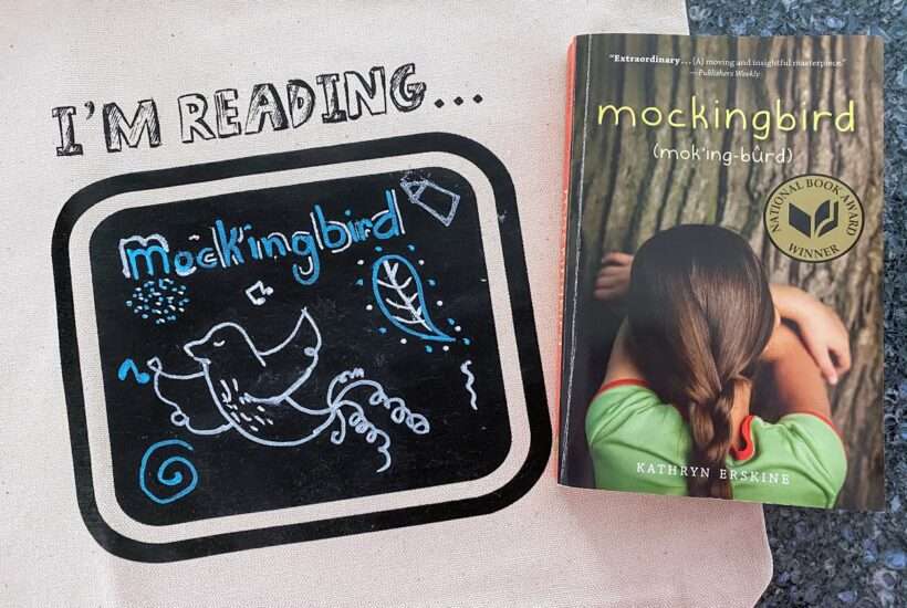 "I'm Reading..." Chalkboard Tote Bag Shows off What You are Reading