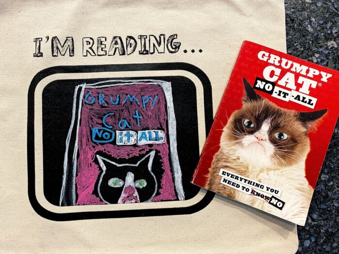 "I'm Reading..." Chalkboard Tote Bag Shows off What You are Reading
