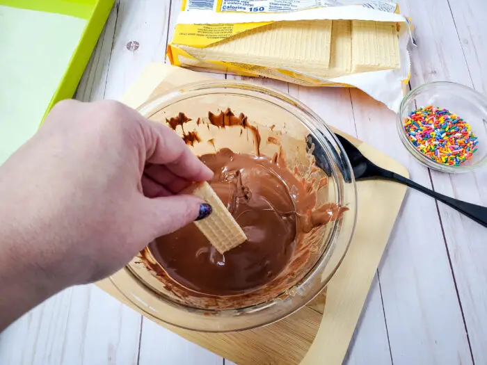 dipping cookies in chocolate