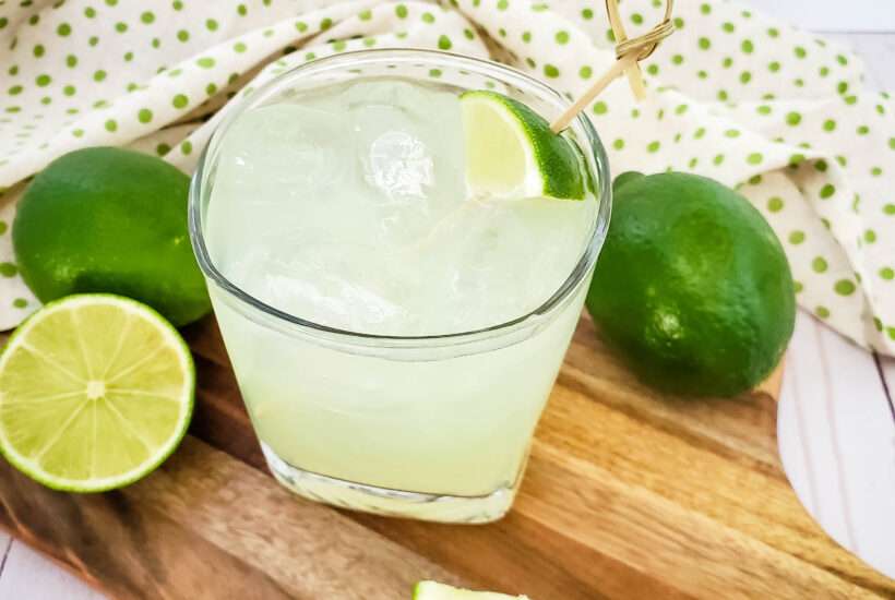 margarita with limes surrounding it