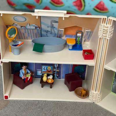 PLAYMOBIL Take Along Dollhouse For Easy to Travel Fun