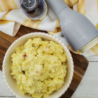 finamil with potato salad