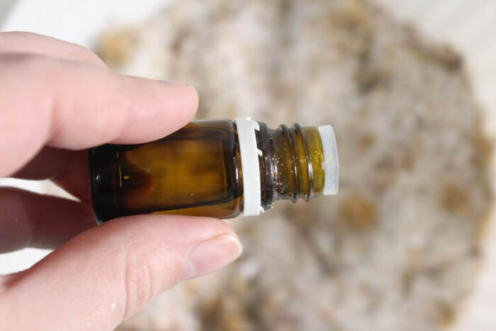 adding essential oils to the bath soak for sore muscles homemade