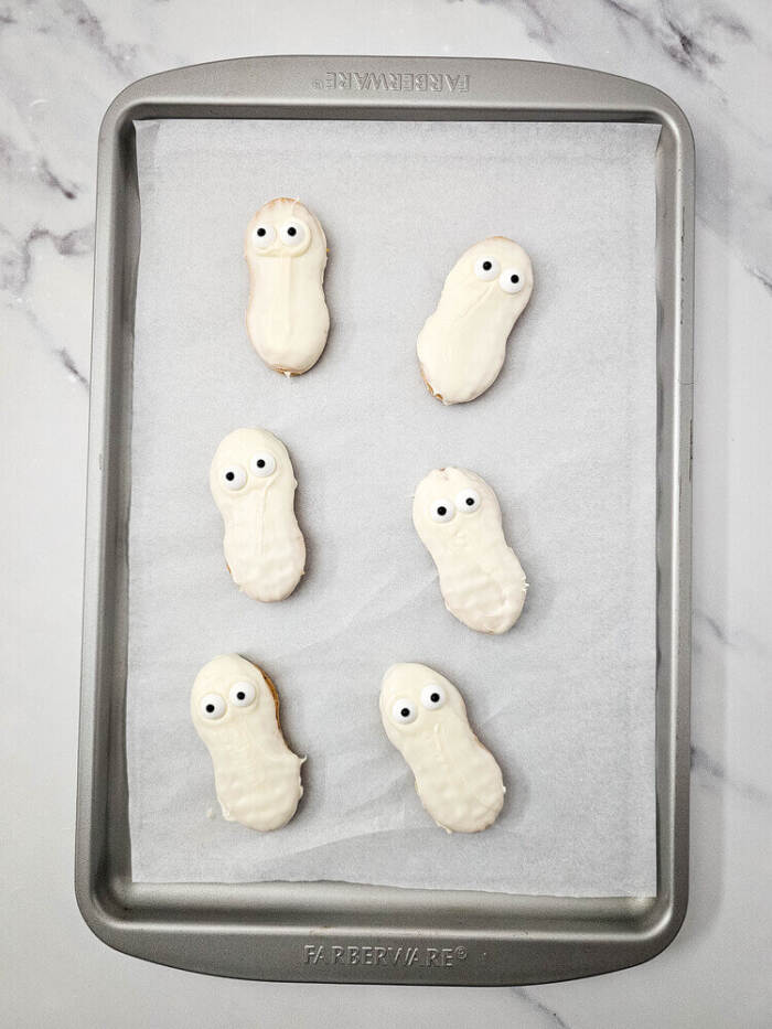 white chocolate covered nutter butters with eyes