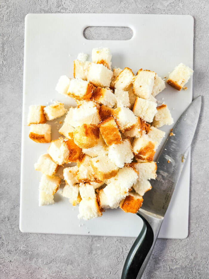 cutting the pound cake