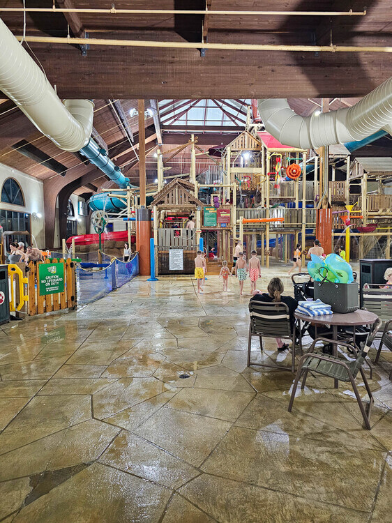 Picture of the Great Wolf Lodge Wisconsin Dells indoor waterpark