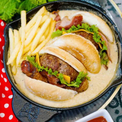 Copycat Applebee's O-M-Cheese Burger in a skillet.