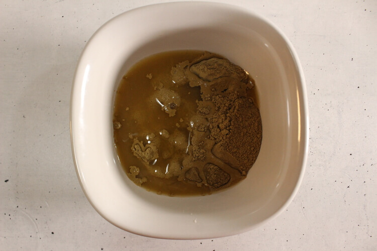 poison ivy paste diy mixture added with apple cider in a bowl.