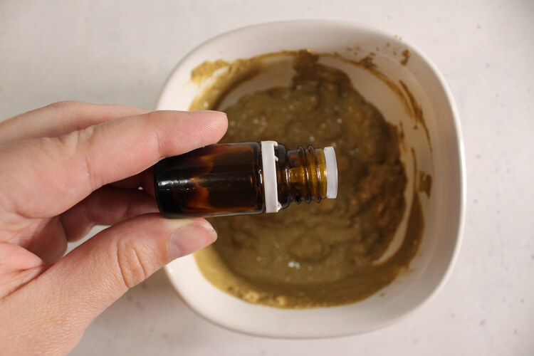 poison ivy paste diy mixture in a bowl, added with peppermint and lavender essential oils.